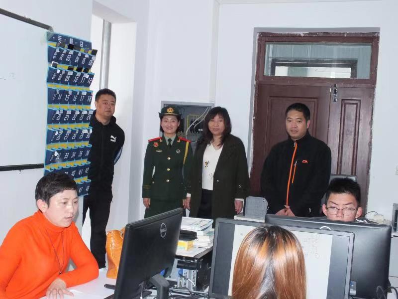 参加新中国70周年阅兵女兵方队李玲玲同学载誉返校 参加新中国70周年阅兵女兵方队李玲玲同学载誉返校