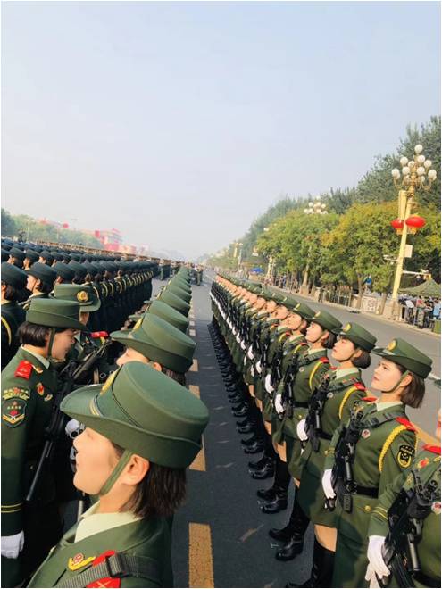 参加新中国70周年阅兵女兵方队李玲玲同学载誉返校 参加新中国70周年阅兵女兵方队李玲玲同学载誉返校