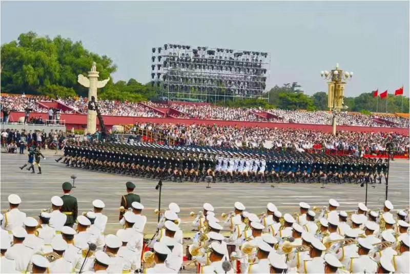 参加新中国70周年阅兵女兵方队李玲玲同学载誉返校 参加新中国70周年阅兵女兵方队李玲玲同学载誉返校